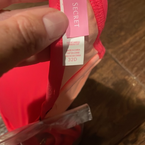 Victoria’s Secret bikini - Picture 4 of 4